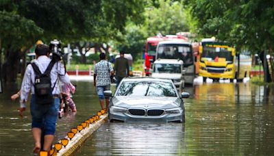 Mercury Drops After Rain Lashes Parts Of Delhi; Waterlogging, Traffic Snarls Reported - News18
