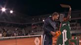 Daniil Medvedev wins on chilly night at Roland Garros