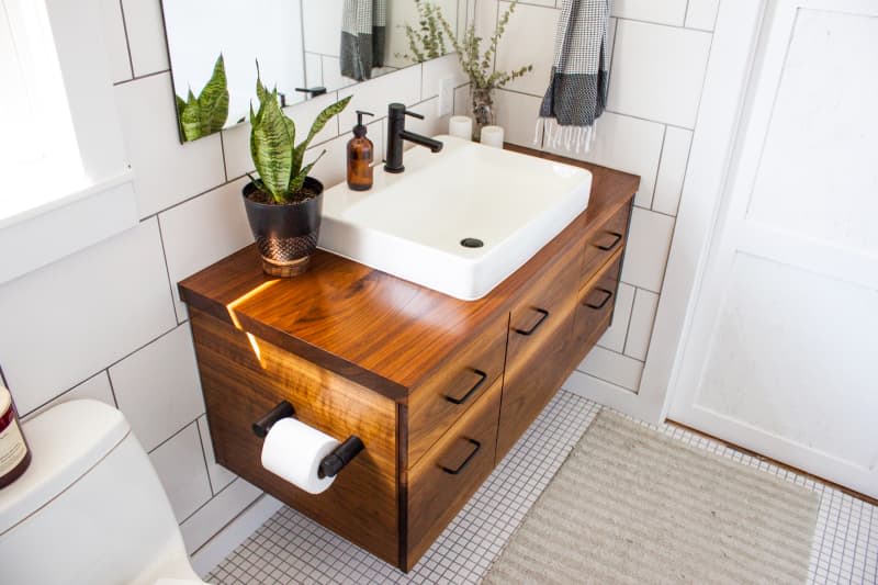 5 Items That’ll Upgrade Your Bathroom for Less Than $10, According to A Home Stager