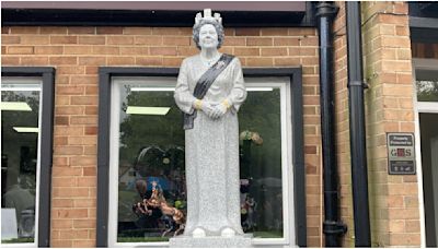 Hundreds attend statue unveiling of Queen Elizabeth II in Walsall | ITV News