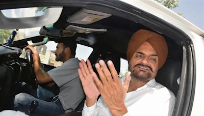 No justice, Sidhu Moosewala’s dad lists 9 posers to netas