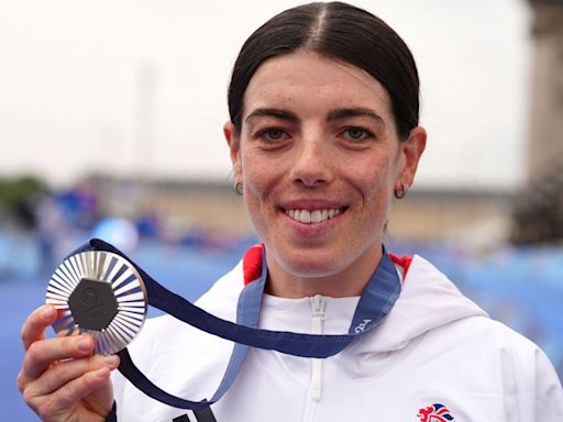 Anna Henderson’s dream comes true as she wins silver in women’s time trial