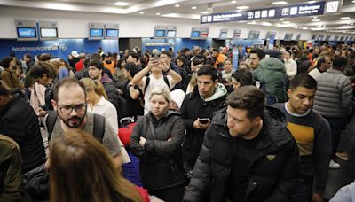 Demoras en los vuelos de Aerolíneas Argentinas en todo el país por una caída del sistema