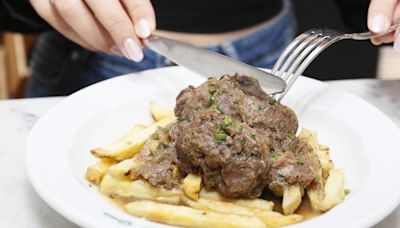 Tapas contundentes a menos de 3 euros en este bar del centro de Sevilla