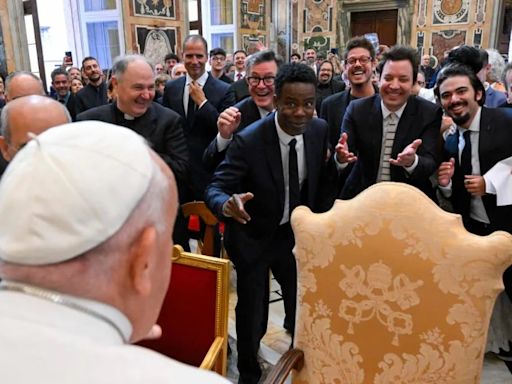 El Papa se reunió con más de 100 comediantes de todo el mundo: “Tienen el poder de difundir paz y sonrisas” | Mundo