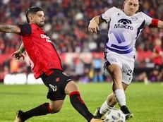 River llegó a Mendoza: los jugadores firmaron camisetas y se sacaron selfies con los fans | + Deportes