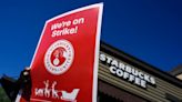 Empleados de Starbucks hacen paro en apoyo a sindicalización