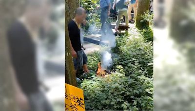 溪頭亂象＋1 遊客步道旁燒金紙拜山神 園區放話：再犯禁止入園