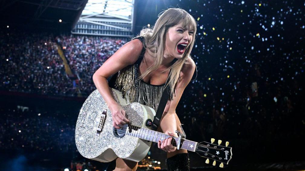 Taylor Swift greets fans in Welsh at Cardiff gig