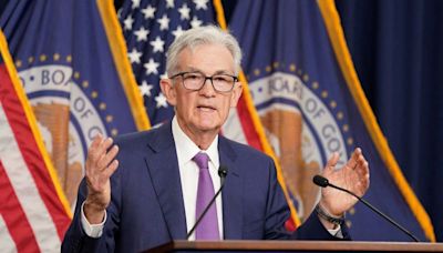Fed's communications style scores well with analysts but not public