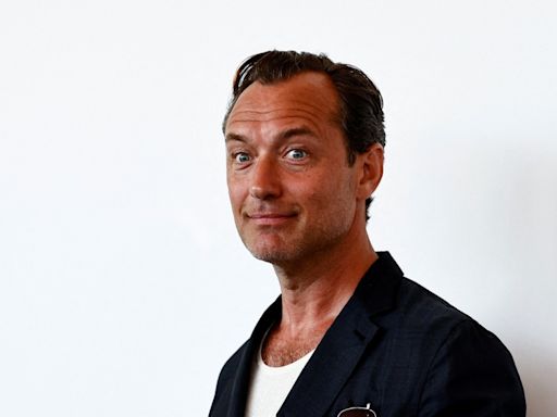 Jude Law habla sobre su desnudo frontal en Eden y el desafío que ha supuesto