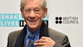 El actor Ian McKellen, de 'buen ánimo' tras caerse del escenario en un teatro en Londres