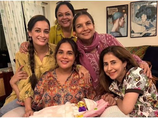 Richa Chadha and her baby girl join Shabana Azmi, Urmila Matondkar, Tanvi Azmi and Dia Mirza for heartwarming photo | Hindi Movie News - Times of India