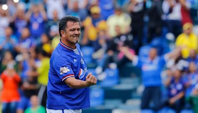 Carlos Hermosillo asegura que Cruz Azul será el "caballo negro" en la final e invitó a soñar a la afición celeste - La Opinión