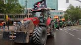 "Tienen que estar ya estudiando ayudas directas por la sequía": la protesta del campo vuelve a las calles de Zaragoza