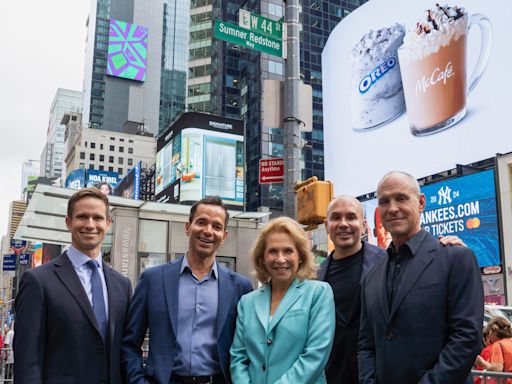 Sumner Redstone Has Street Named After Him In New York’s Times Square