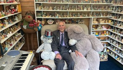 Grandad, 94, builds shed for his 1,000 teddy bears