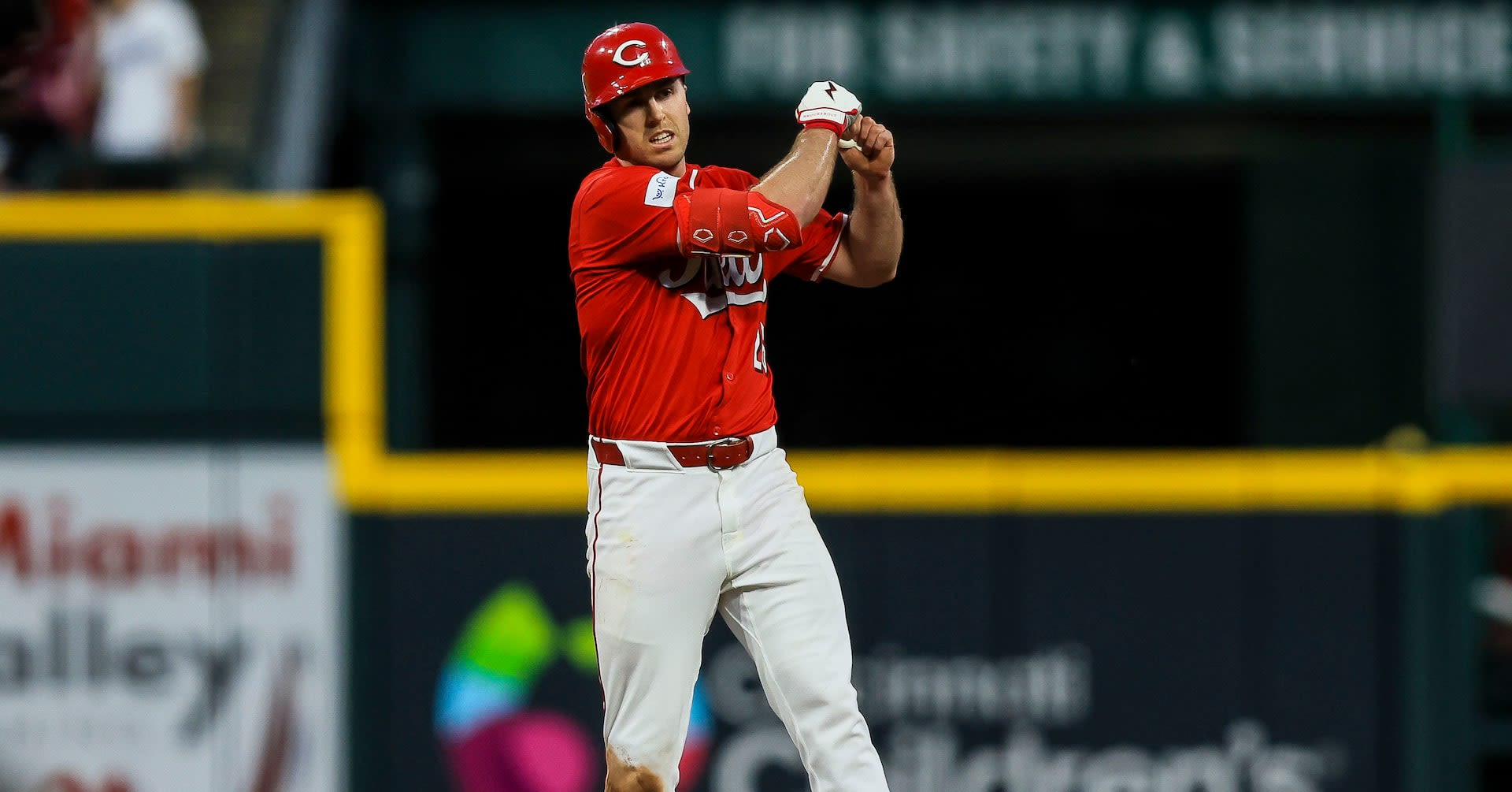 Reds beat Dodgers to complete three-game sweep