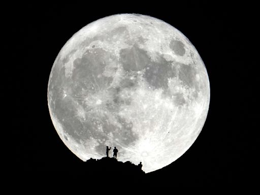 August 2024's full moon is a rare super blue moon: When to see it