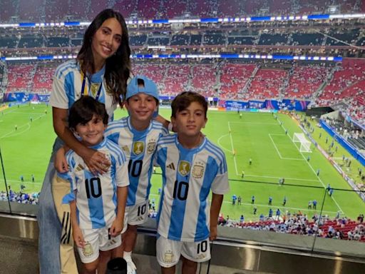 El saludo de Messi con Antonela y sus hijos en la previa del partido