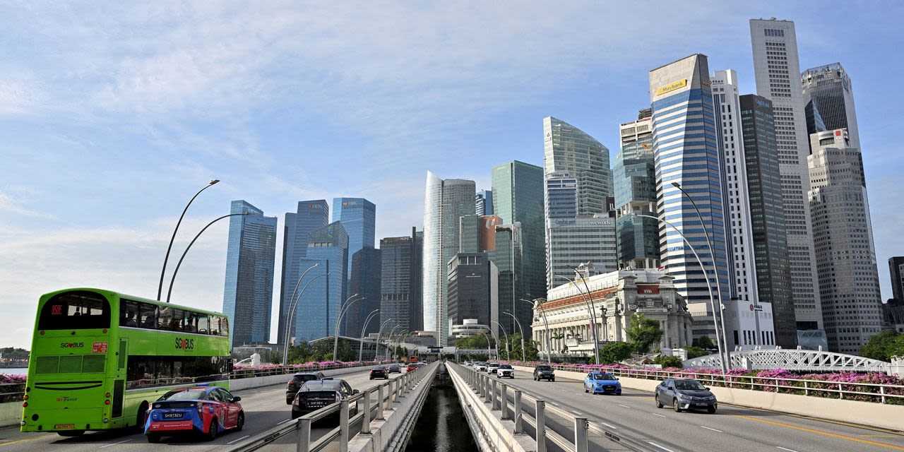 Singapore’s Economy on Track as Inflation Steadies, Trade Improves