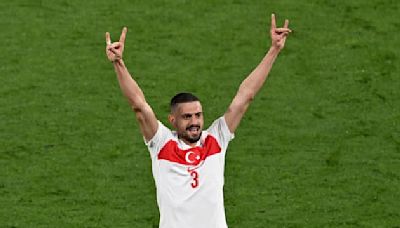 Euro 2024: le Turc Demiral suspendu plusieurs matchs après avoir imité le symbole d'une organisation ultranationaliste