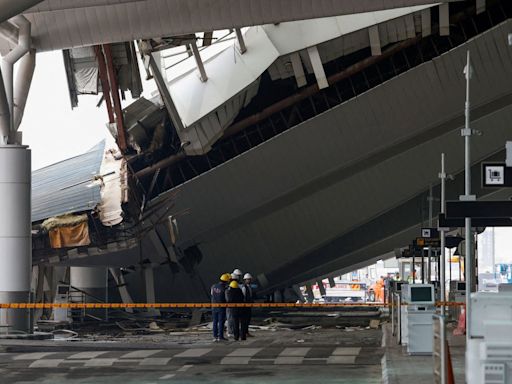 One dead and eight injured as roof collapses at New Delhi airport during monsoon rains