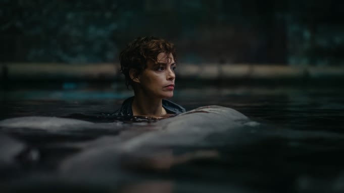 The Most-Watched Movie On Netflix Is A "Genuinely terrifying" Underwater Nightmare