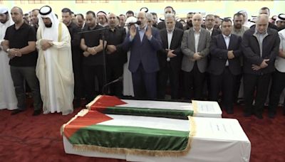 El líder de Hamas asesinado fue enterrado en Qatar entre promesas de venganza contra Israel