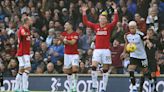 Manchester United snatch late win at Fulham
