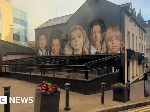 Derry Girls: Tourists say new awning 'splits' mural in half