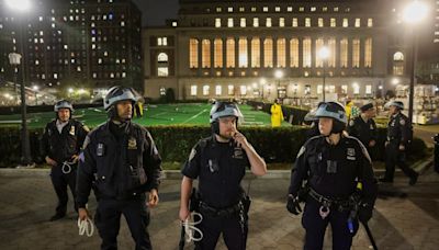 La policía de Nueva York irrumpe en el edificio ocupado por manifestantes en el campus de Columbia