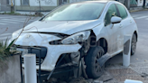 Accidente en Candioti Sur: un automovilista desapareció tras chocar con su auto contra una columna