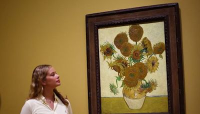 Van Gogh 'Sunflowers' brought together in London show