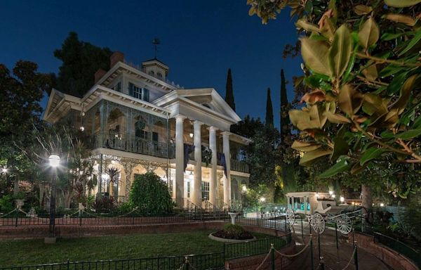 Disneyland's Haunted Mansion Finally Has A Reopening Date, But My Worst Fear Has Been Realized