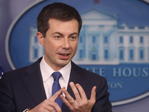 Critics accuse Buttigieg of 'playing politics' after comments linking turbulence to climate change