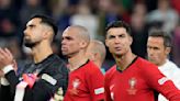 Consuelo entre leyendas: Cristiano y Pepe tras eliminación en Eurocopa 2024