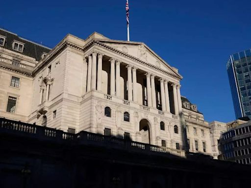 As election looms, BoE set to sit tight on UK rate