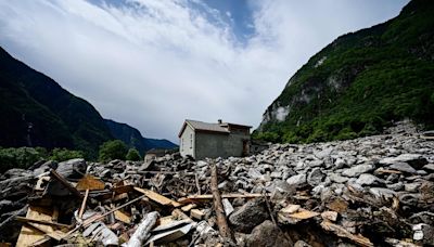 Enchentes na Suíça deixam casas destruídas e três desaparecidos; imagens