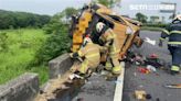 快訊／嘉義太保國道拖吊車自撞翻覆 駕駛救出「無呼吸心跳」送醫搶命亡