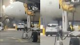 Viajaban de Cancún a EE.UU. y el avión se incendió tras el aterrizaje: el inquietante video de la evacuación