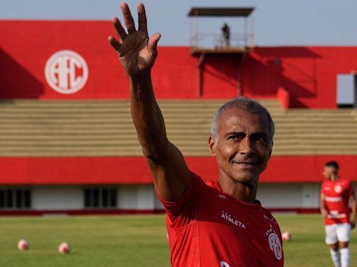 Romário estremece al fútbol: "Los jugadores son muy burros, hoy haría más de 2,000 goles" - El Diario NY