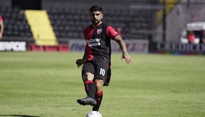 Newell's: Ian Glavinovich y Ever Banega, cambios lógicos para recibir a Boca