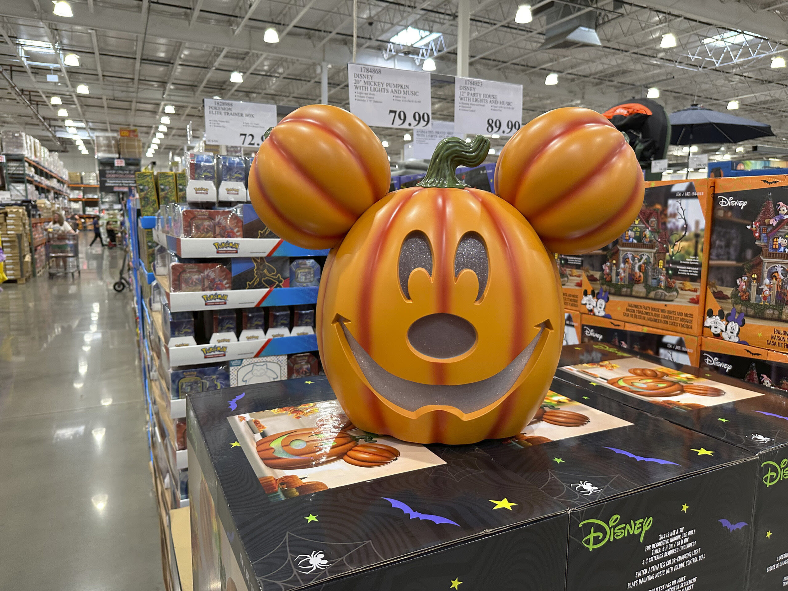 Scary! With temps near 100, Halloween decoration season already ramping up - WTOP News