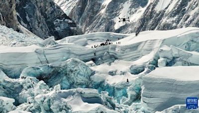 大疆無人機創世界紀錄 運貨飛上珠峰海拔6000公尺處 | 蕃新聞