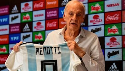 Luego de pasar diez días internado, César Luis Menotti fue dado de alta y ya se encuentra en su casa