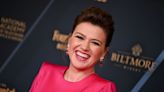 Kelly Clarkson Stole the Show at the Daytime Emmy Awards In a Stunning Pink Dress