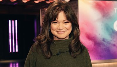 Valerie Bertinelli says goodbye to summer with poolside swimsuit selfie