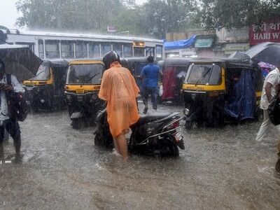 Weather Update: IMD issues 'red' alert for Maharashtra; Mumbai flooded by heavy rain