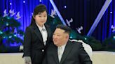 Kim y su hija alientan a las tropas de Corea del Norte